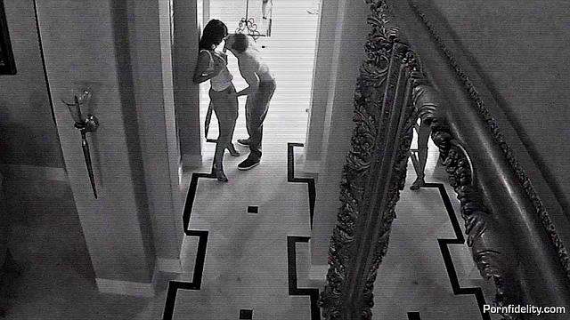 катсуни скачет на члене и получает двойной заряд спермы