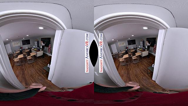 Профессорша Бриджетт Би садится на член перед поездкой домой.