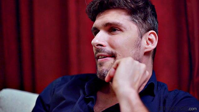 смотри как блондинка с большими сиськами жарит парня на день рождения