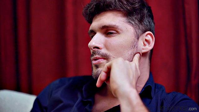 смотри как блондинка с большими сиськами жарит парня на день рождения