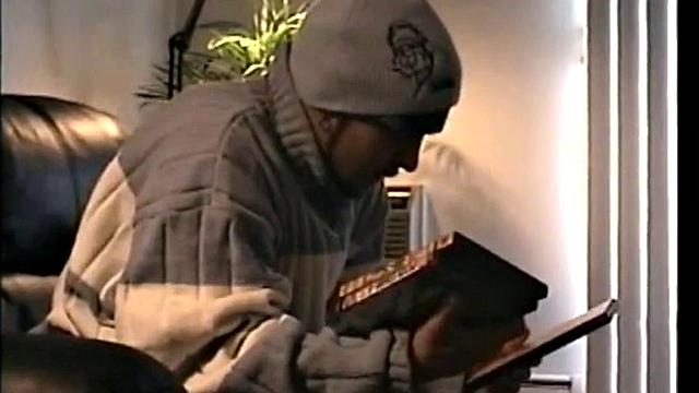 Франко впервые пускает мужика к своей жопе и сходит с ума от римминга на гей-видео.