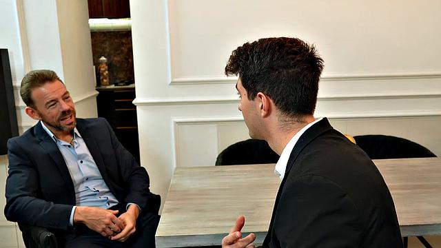 Сочная жена не выдерживает двойного натиска