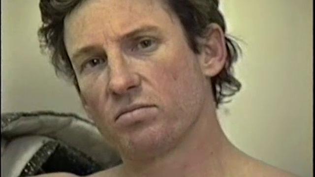 зрелый джон дрочит и щедро кончает на ладонь