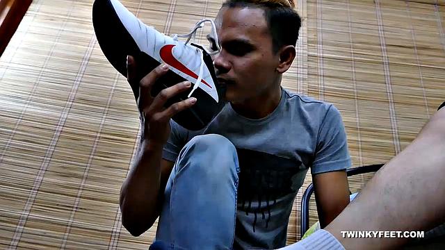 Mikal Loves Felix's Feet