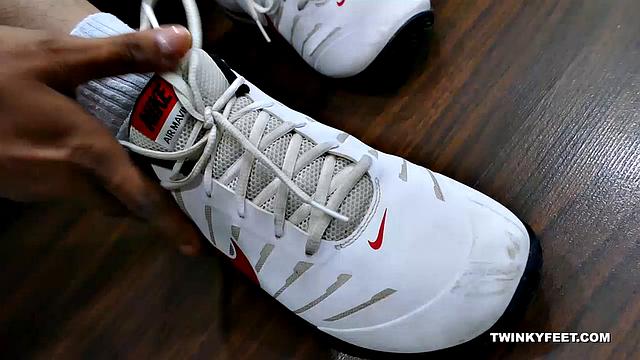 Mikal Loves Felix's Feet