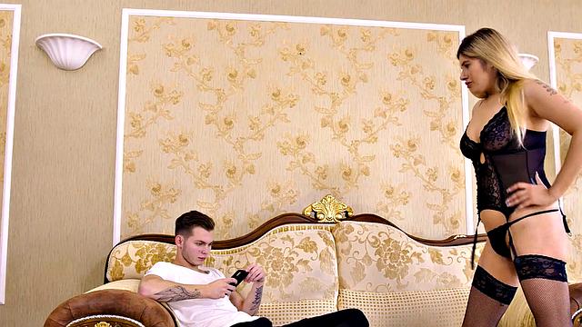 FIST4K. Slut knew what she was prepared for being fisted by BF