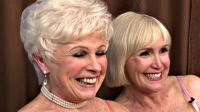 Jewel and Lola Lee: The Suck-Off