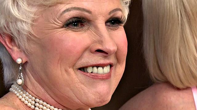 Jewel and Lola Lee: The Suck-Off