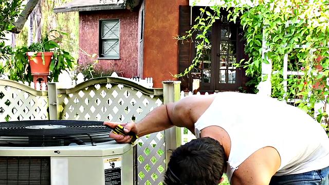 Watch me get off with my trimmed pussy while riding my man's dick in reverse cowgirl position