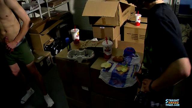 Скейтеры устраивают грязный, залитый спермой розыгрыш - Иан Мэдрок, Сет и Дастин