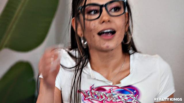 Пошлая мачеха вламывается и устраивает жаркий замес втроём