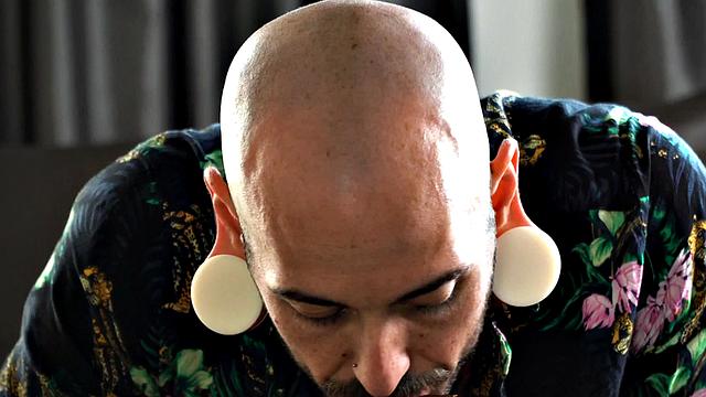 Ts girlfriend licked in erotic duo after stripping