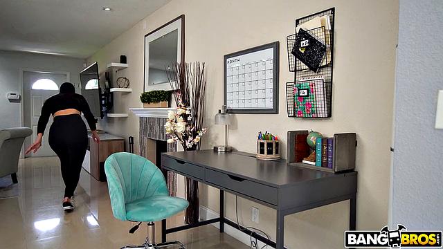 Burglar Gets Slapped