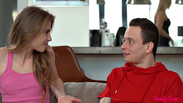 Блондинка милфа и своп-семья устраивают жёсткую четверку перед свиданием