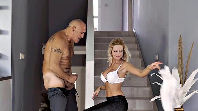 VIP4K. Old man shows skinny GF in practice what making it means