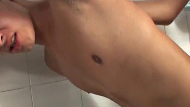 Альфонсо и Сезар жарко трахаются по-гейски, крупный член в деле.