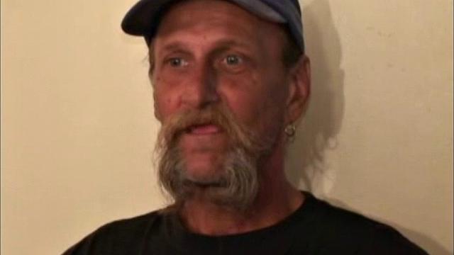 Руди заводит зрелых мужиков горячей дрочкой