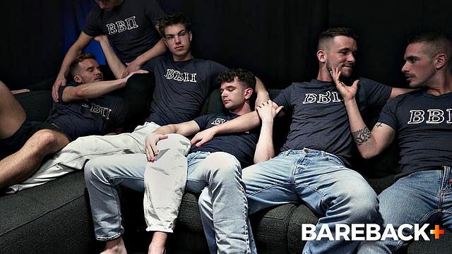 Brotherhood Benefits: Новичок Зандер, том 1
