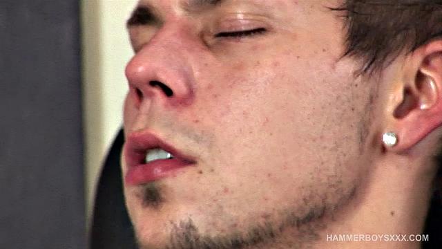 Эннио Гарди и Робин Берг веселятся без тормозов - мышцы в деле, руки не скучают