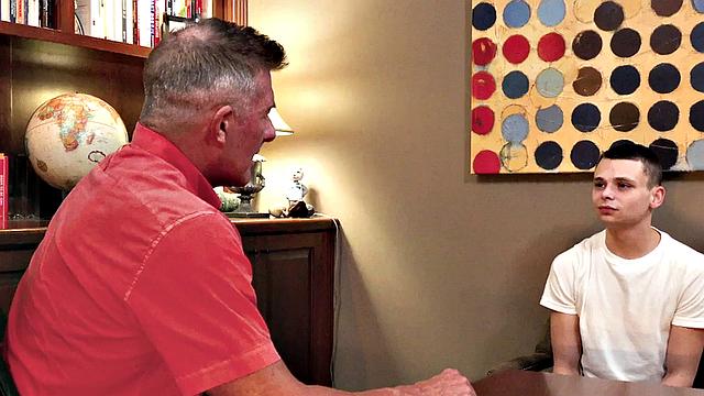 BJ daddybottom barebacked by petite BF in office