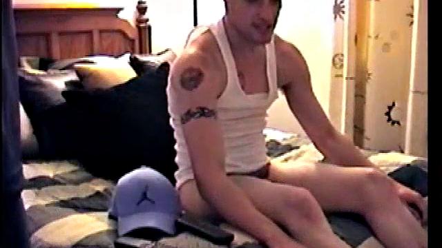 buzz сосёт член у мужика