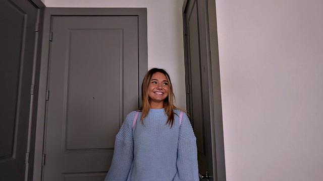 mia kay доказывает, что достойна квартиры, глубоким минетом