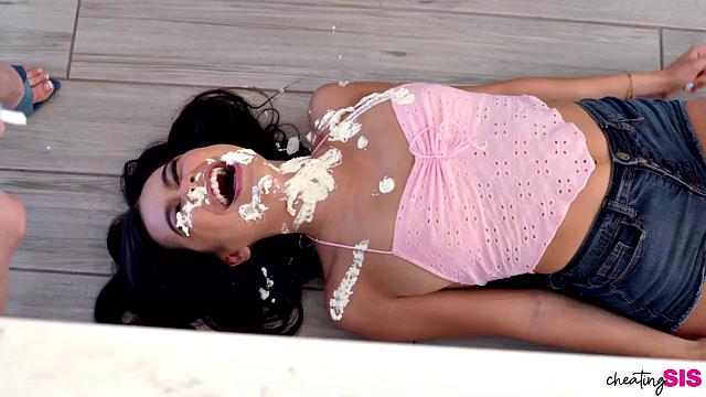 Stepsisters Facial Challenge - S2:E6