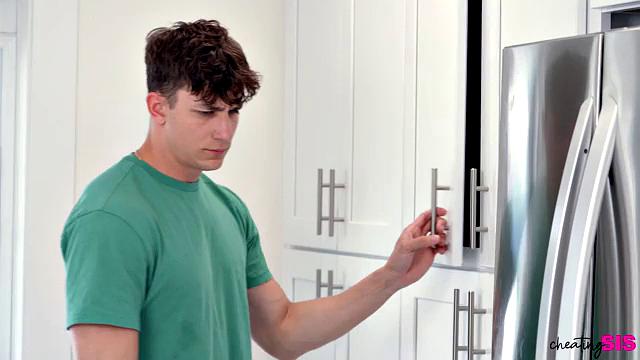 Stepsisters Facial Challenge - S2:E6