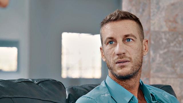 Big-titted MILF loves hardcore fucking in wet pussy