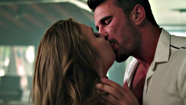 Кейден застал Лену на члене и сразу врывается в жаркую движуху