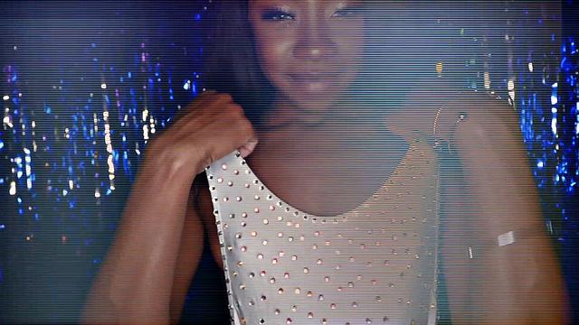 Juicy Booty Nympho Throws That Ass Back