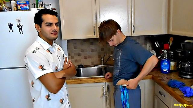 Растягивают трусы - Элис Атакс и Себастьян жёстко кончают