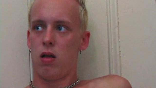 tag and roar go down on cock together