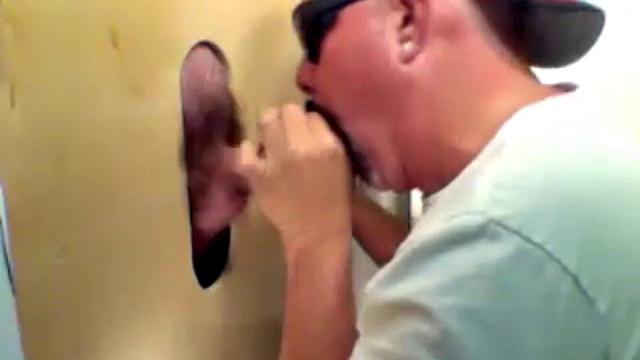 Gloryhole Fan Returns For Another Suck