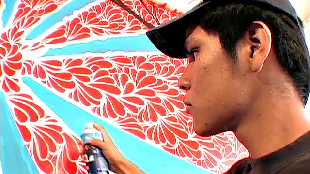 жаркие латиносы трахаются по жёсткому и без гондона, огромный член в деле