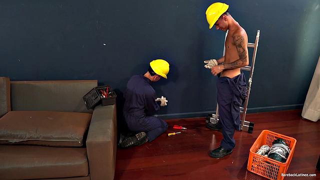 Горячий гей-секс: Гаэль жадно лижет жопу Аарону и трахается по-взрослому.