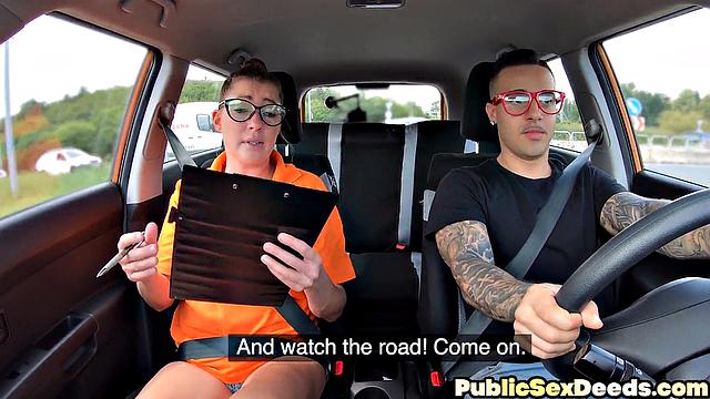 Glasses babe cockriding guy outdoor