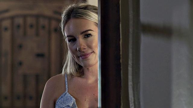 смотри, как медсестра laney grey утешает bunny madison своим языком