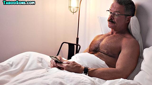 Spex mature zaddy assfucks twunk