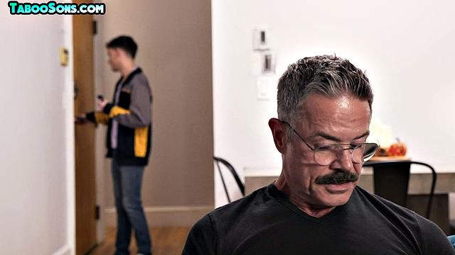 Spex mature zaddy assfucks twunk