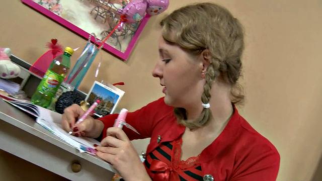 розе довела препода до бешенства, тот засадил ей в глотку и выебал жопу