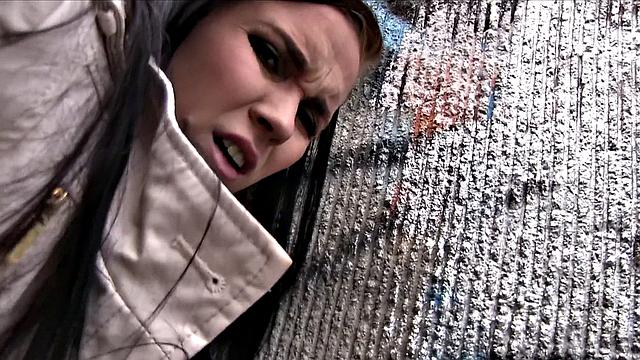 Hot babe fucks in alleyway