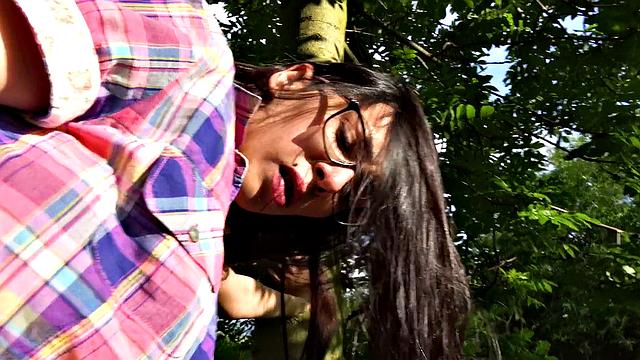 Cash convinces slim beauty to fuck outdoors in glasses