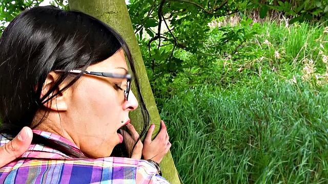 Cash convinces slim beauty to fuck outdoors in glasses