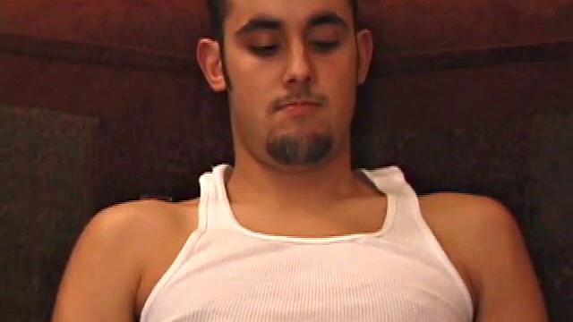 Джейсон Гордар дрочит так, что рука устала раньше, чем он кончил