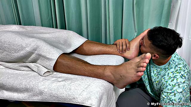 Drew'S Feet Massaged & Worshipped - Drew