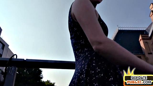 Немецкая татуированная малышка кайфует от жёсткого траха на улице