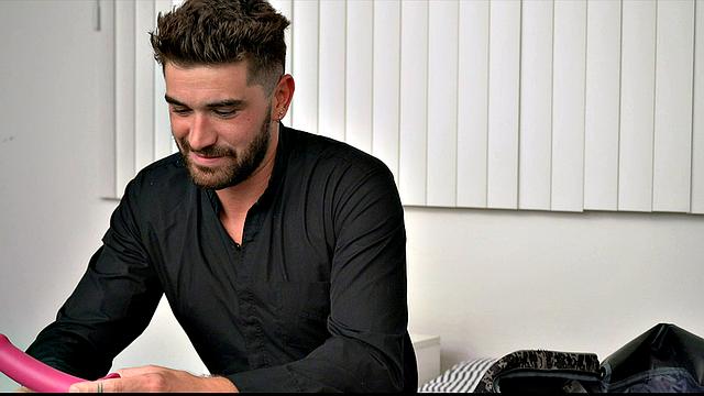 жесткий дядя джесси рвет зад взрослого племянника ремнем и членом