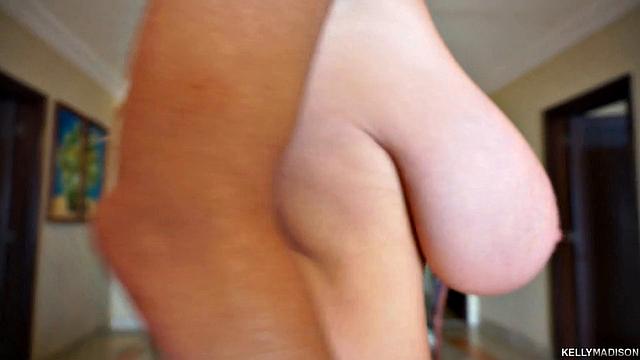 у кэлли мэдисон на отдыхе грудь стала просто бешеной