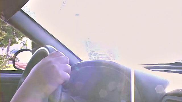 дойная телка на трассе, её сиськи приносят кэш и сперму